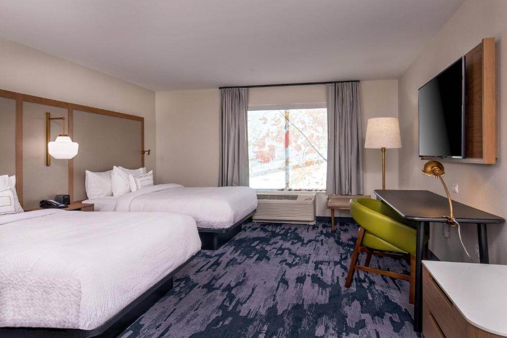Queen Room with Two Queen Beds and Adapted Tub - Mobility and Hearing Accessible interior